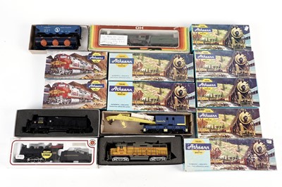 Lot 75 - A selection of H0 gauge model trains and rolling stock