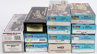 Lot 75 - A selection of H0 gauge model trains and rolling stock