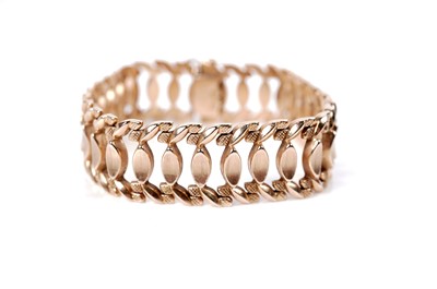 Lot 1076 - An 18ct yellow gold bracelet