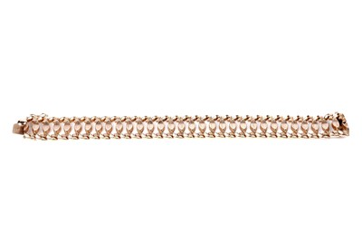 Lot 1076 - An 18ct yellow gold bracelet