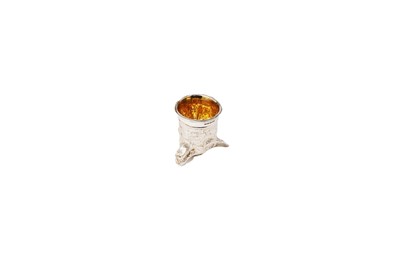 Lot 1354 - A contemporary cast silver stirrup cup in the form of a fox mask