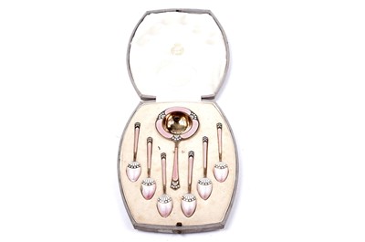 Lot 1580 - A set of silvergilt coffee spoons and tea strainer in a case