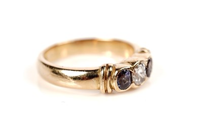 Lot 1083 - A diamond and tanzanite ring