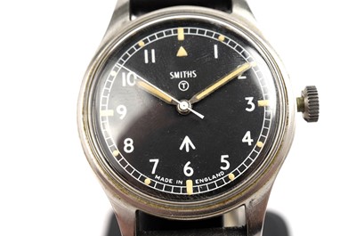 Lot 1009 - Smiths: a stainless steel cased British Military issue wristwatch