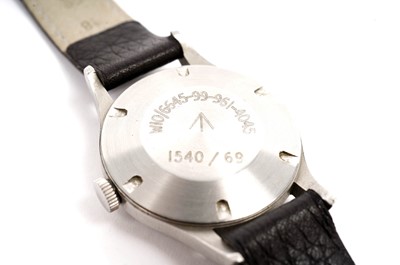 Lot 1009 - Smiths: a stainless steel cased British Military issue wristwatch