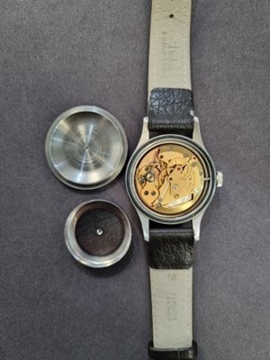 Lot 1009 - Smiths: a stainless steel cased British Military issue wristwatch