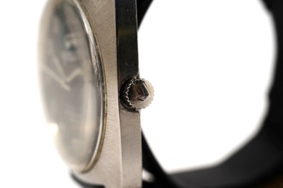 Lot 1010 - Roamer: a stainless steel cased Rhodesian Military issued wristwatch