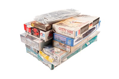 Lot 205 - A selection of model kits, primarily of battleships