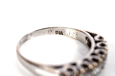 Lot 1090 - A six stone diamond ring