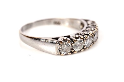 Lot 1090 - A six stone diamond ring