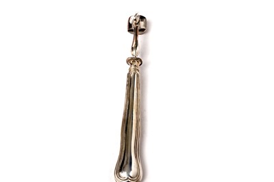 Lot 1427 - A cased set of twelve early 20th Century French silver-handled meat bone holders