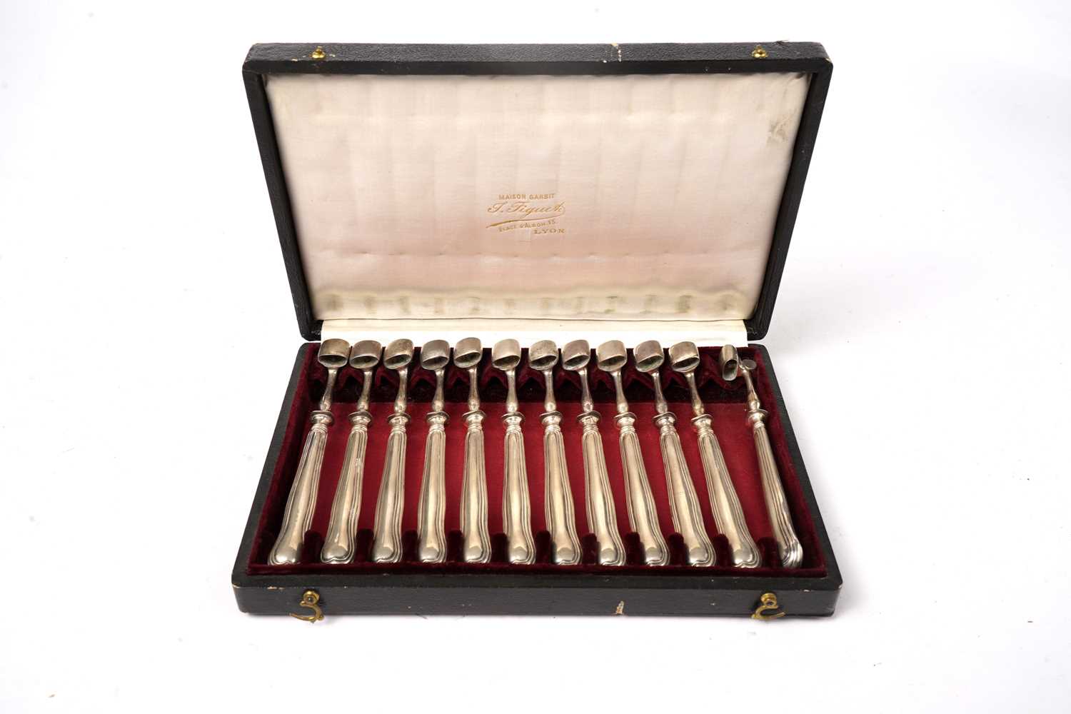 Lot 1427 - A cased set of twelve early 20th Century French silver-handled meat bone holders