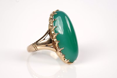Lot 1098 - An Edwardian green chrysoprase ring