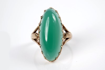 Lot 1098 - An Edwardian green chrysoprase ring