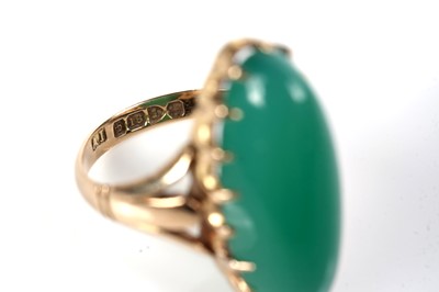 Lot 1098 - An Edwardian green chrysoprase ring