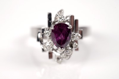 Lot 39 - A ruby and diamond cluster ring