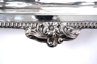 Lot 1388 - A pair of Old Sheffield plated entrée dishes and covers
