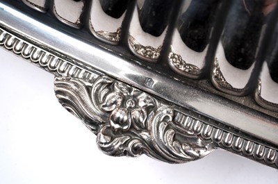 Lot 1388 - A pair of Old Sheffield plated entrée dishes and covers
