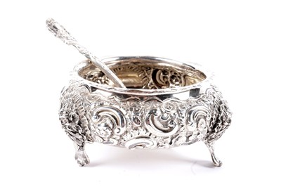 Lot 333 - A Victorian Exeter silver sugar bowl