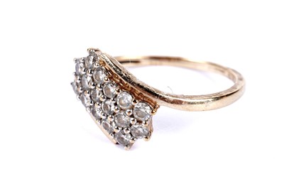 Lot 33 - A diamond dress ring