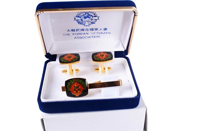 Lot 164 - The Elizabeth Cross; and Korea Campaign effects
