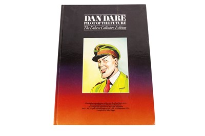 Lot 94 - Batman and sci-fi comics, books and magazines
