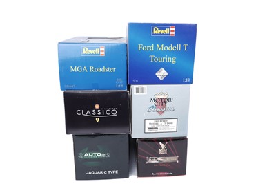 Lot 153 - A collection of diecast motor cars