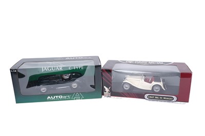 Lot 153 - A collection of diecast motor cars