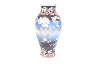 Lot 21 - An early 20th Century Japanese pottery vase