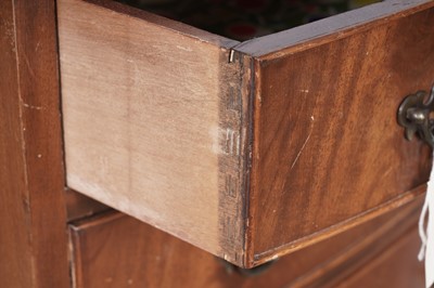 Lot 98 - A Georgian style mahogany bowfront chest of drawers