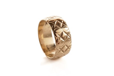 Lot 87 - A 9ct yellow gold wedding band