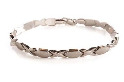 Lot 99 - A 9ct white gold bracelet