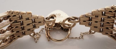 Lot 8 - A 9ct yellow gold gate link bracelet