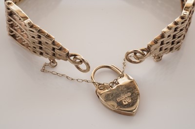 Lot 8 - A 9ct yellow gold gate link bracelet