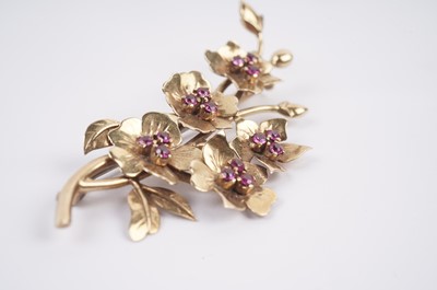 Lot 58 - A pink sapphire flower pattern brooch