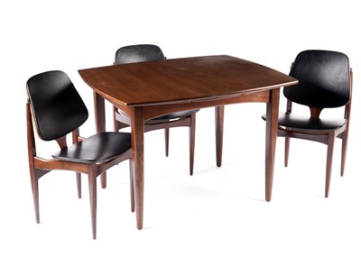 Lot 821 - A part Elliots of Newbury dining room suite