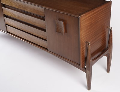 Lot 821 - A part Elliots of Newbury dining room suite