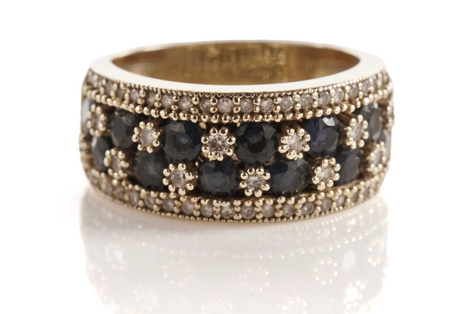 Lot 70 - A sapphire and diamond dress ring