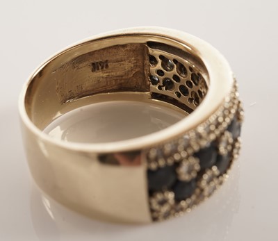 Lot 70 - A sapphire and diamond dress ring