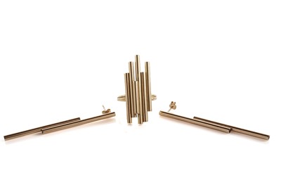 Lot 97 - An 18ct yellow gold dress ring; and a pair of earrings