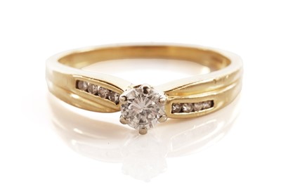 Lot 83 - A diamond solitaire ring