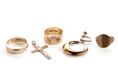 Lot 85 - Two 9ct yellow gold wedding bands; and other gold jewellery