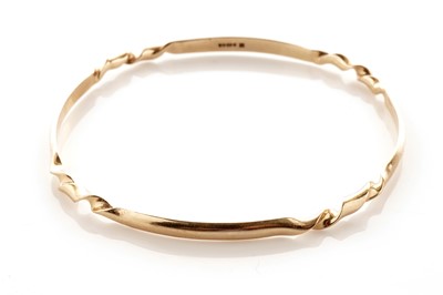 Lot 12 - A 9ct yellow gold bangle