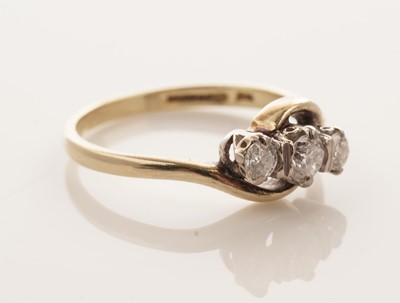 Lot 22 - A diamond trilogy ring