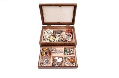 Lot 187 - A collection of silver and costume jewellery