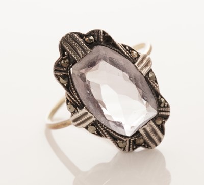 Lot 32 - Four gemstone set rings