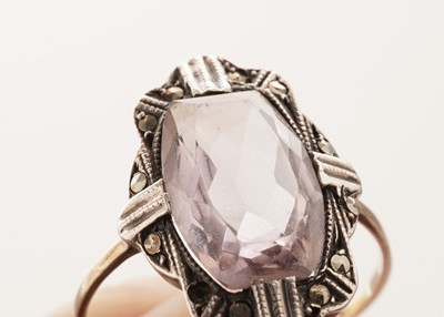 Lot 32 - Four gemstone set rings
