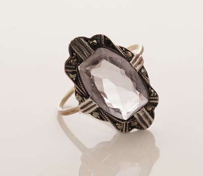 Lot 32 - Four gemstone set rings