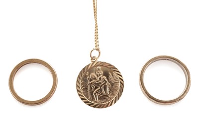 Lot 38 - A selection of gold jewellery
