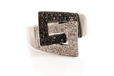 Lot 119 - A diamond and black diamond dress ring